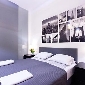 Amen Aparthotel Curie 8