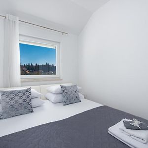 Pelko Apartment