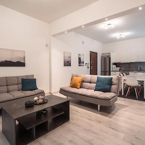 Urban Serenity Gem In Kallithea Neighbourhood!