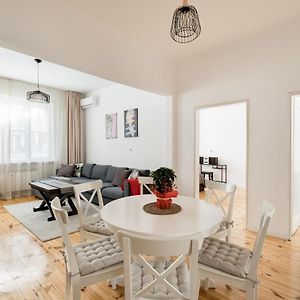 Appartement à 3 Chambres à Coucher
