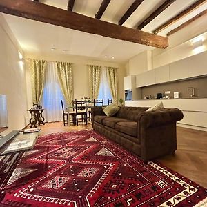 Lovely 2 Bedroom Apartment Nearby Piazza Maggiore