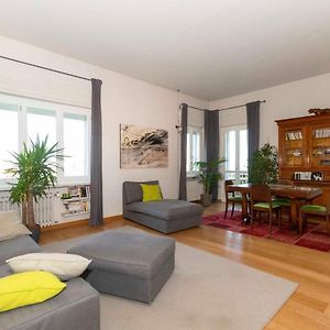 Charming Apartment With Parking!