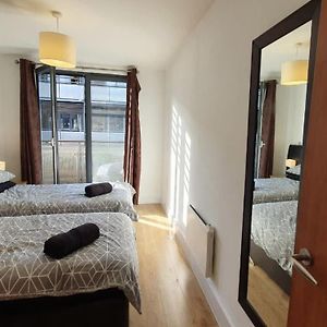 Modern Arcadian Centre Apartment 2 Bed / Balcony