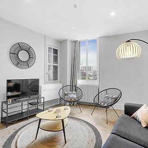 Appartement à 2 Chambres à Coucher