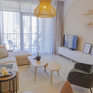 Art-Inspired Apartment Amidst Downtown Dubai