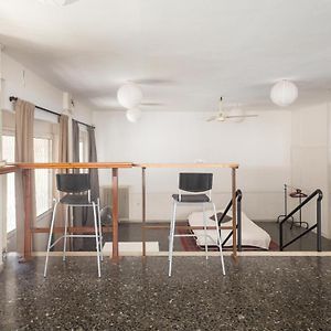 Studio Lit King-Size