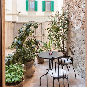 Art Gallery Apartment In Florence