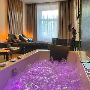 Apartament Czarny Z Jacuzzi