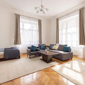 Appartement à 3 Chambres à Coucher