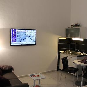 Studio Lit King-Size