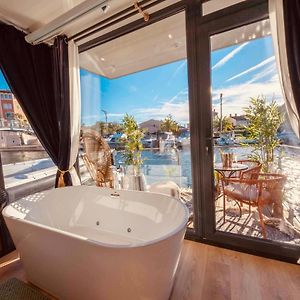 Maison sur l'eau Mille et Une Nuits avec Jacuzzi