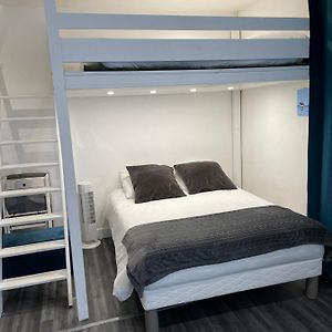 Studio Lit Queen-Size