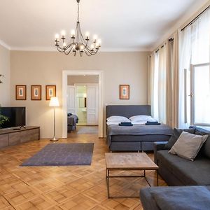 Appartement à 2 Chambres à Coucher