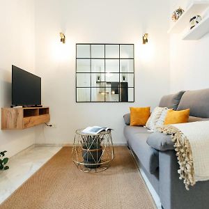 Modern And Wide- 1Bd 1Bth- Triana
