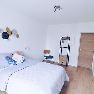 Studio Lit King-Size