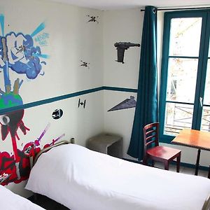 Dormitory Room Mixed