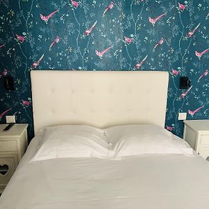 Chambre Accessible aux Personnes à Mobilité Réduite Petite Simple