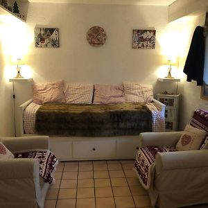 Studio Lit King-Size