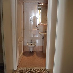 Private External Bathroom King Room