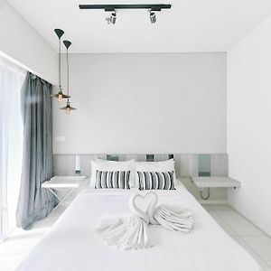 Summer Suites Residences By Subhome
