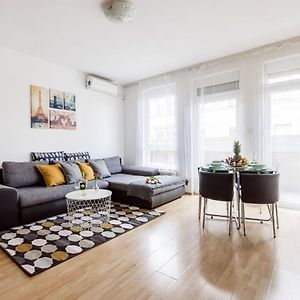 Appartement à 2 Chambres à Coucher