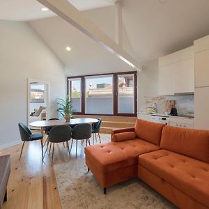 Central Superb Flat W/ Ac & Balcony By Lovelystay