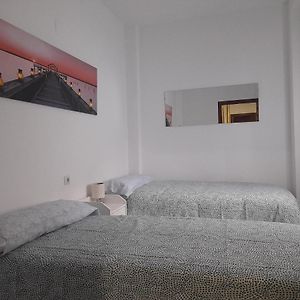 Casa Independiente En Nervion Junto A Parada Del Metro