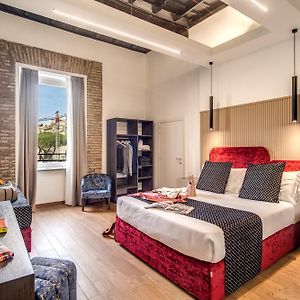 Little Queen Suite