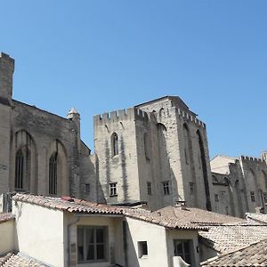 RÉNOVÉ, vue SUR Palais des Papes, terrasse et WIFI TROISIEME ETAGE