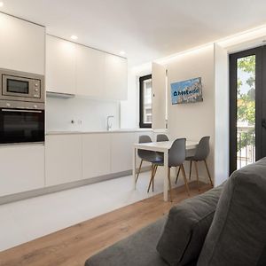Host Wise - Bright & Contemporary Flat - Ace Location