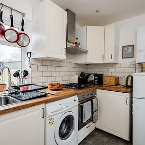 Award Winning 3 Bedroom House With Private Parking Florence Park