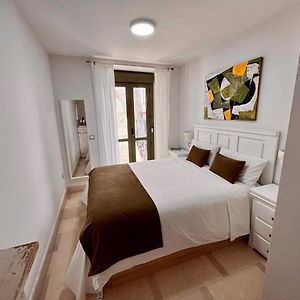 1D Brand New Apartment Downtown Sevilla, Azofaifo Street