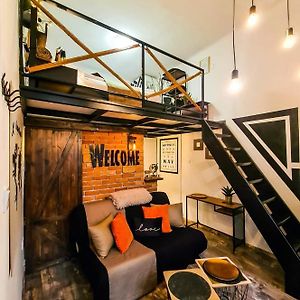 Rustic Flat With Perfect Location