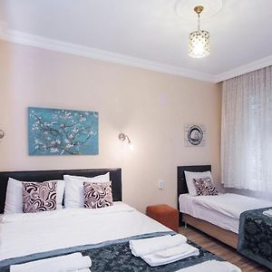 Divan Wooden Guesthouse