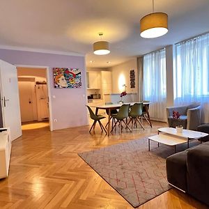 Appartement à 3 Chambres à Coucher