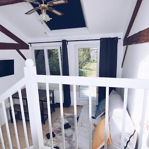 Studio Lit King-Size