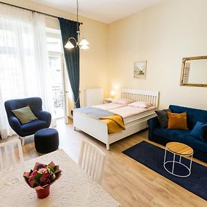Vintage Sebastiana Apartment