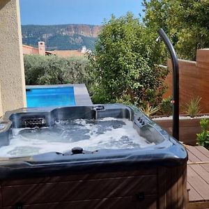 Rêves de vie, appartement vue mer, piscine non chauffée et spa privatifs