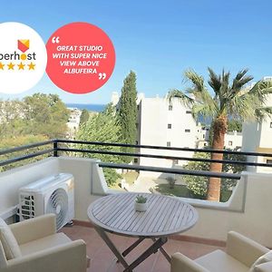 Seaview Studio - 10 Min. Beach, Private Condo, Pool, Grill & Free Parking