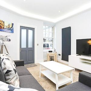 Appartement à 2 Chambres à Coucher
