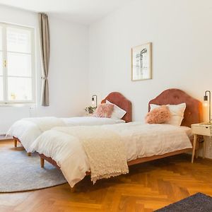Appartement à 2 Chambres à Coucher