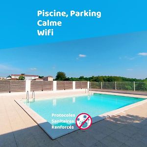 La Baignade de Montaigu, piscine et garage couvert