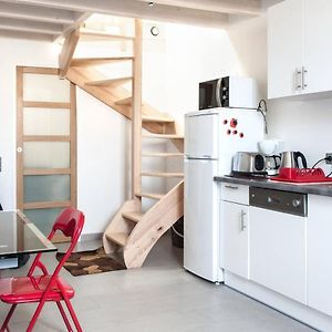 Très beau T1 bis de 35 m2 avec mezzanine proche gare et port stationnement gratuit - Appartement de GAUCHE