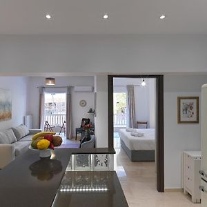 Newly Renovated Apartment In The Heart Of Athens