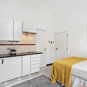 Baker Street Suite