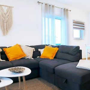 Albufeira Central Apartment, 10 Mins Walk To Beach
