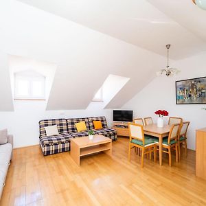 Appartement à 2 Chambres à Coucher