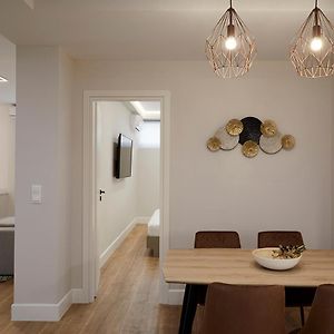 Central & Comfy Apartment 2Mins Walking From Metro