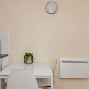Vivid Apartment In Central London