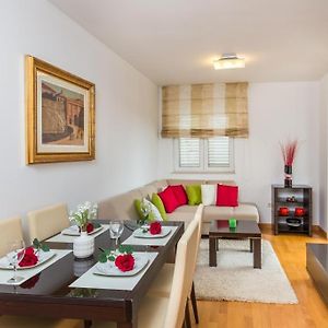 Appartement à 2 Chambres à Coucher
